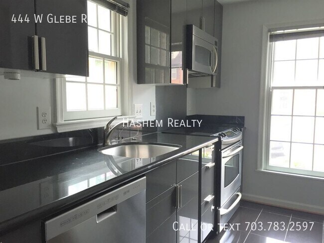 Building Photo - Welcome to Your Dream Home - A Gorgeous 3B...