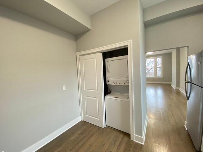 Building Photo - 3829 N Marshfield Ave