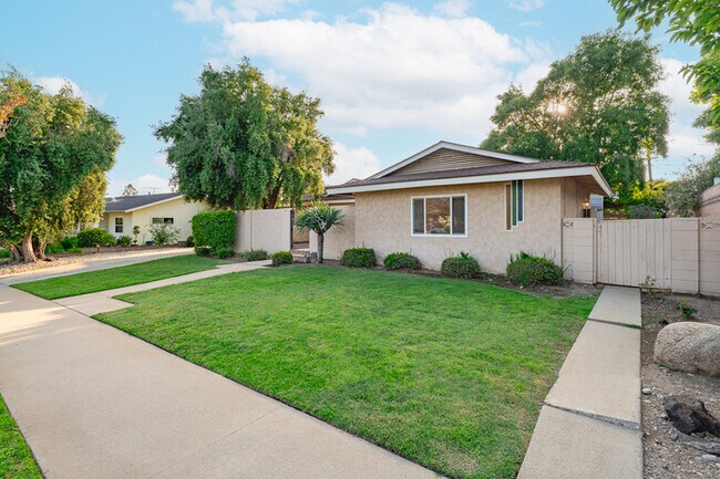 Foto del edificio - Spacious 4BR 2BA Home in Prime Glendora