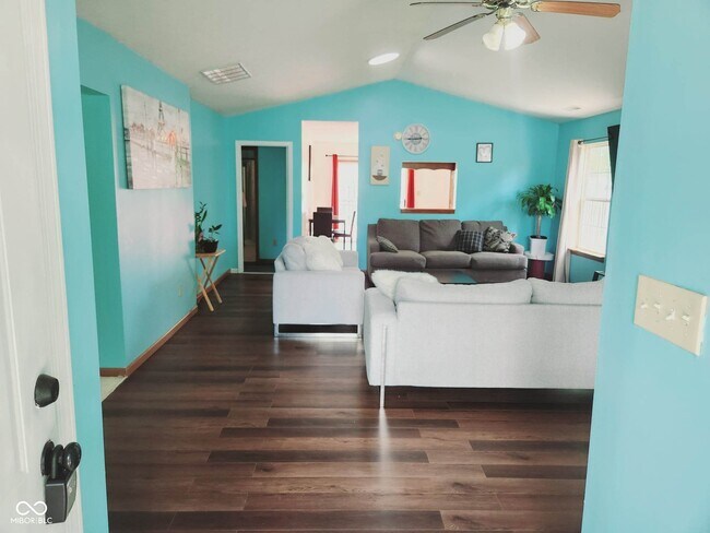 Foto del edificio - 4335 Blue Ribbon Rd