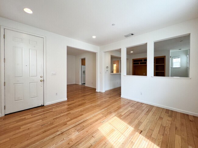 Foto del edificio - South Napa Three Bedroom House