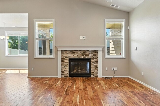 Building Photo - 7029 S Woodhaven Dr