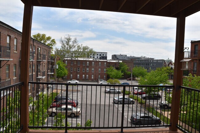 Foto del edificio - 5696 Kingsbury Ave