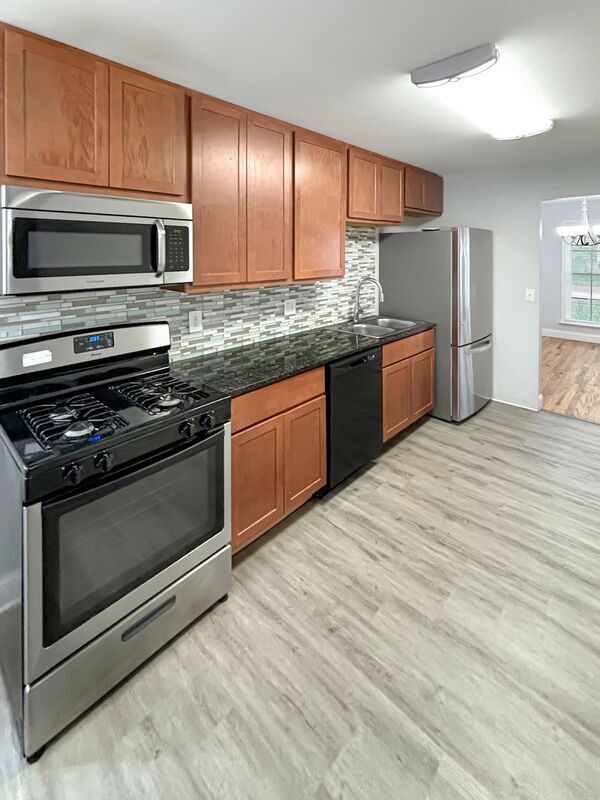 Foto del edificio - 240 Birchlawn Dr