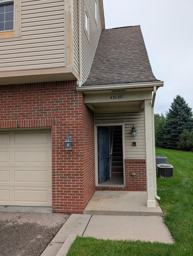 Building Photo - 43120 Pendleton Cir