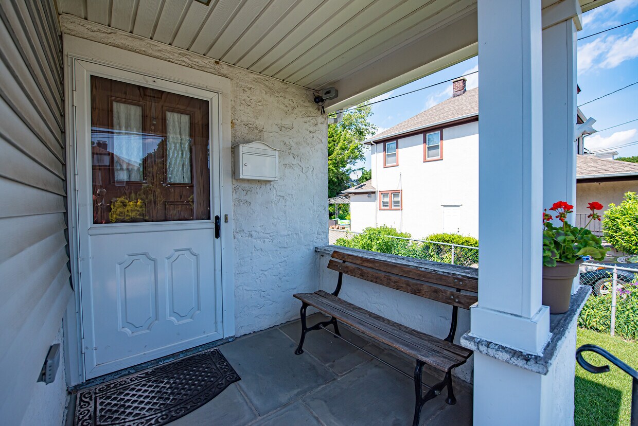 13 Maple St, Greenvale, NY 11548 House Rental in Greenvale, NY