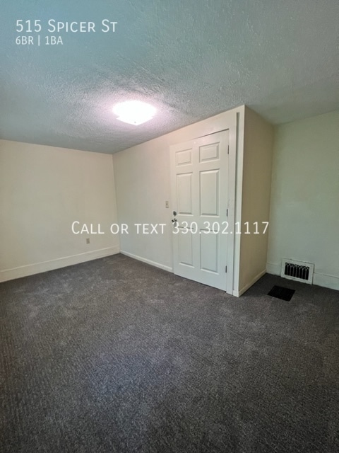 Building Photo - HUGE 6 bedroom home for rent - Akron U area
