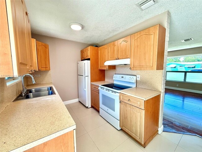 Building Photo - 6725 SW 27th Ct