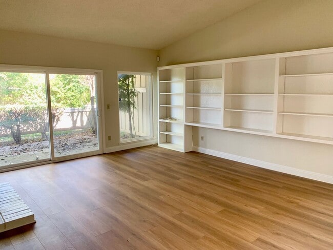 Foto del edificio - Rare Single-Story Townhome in Gated Sunrise Almaden Community