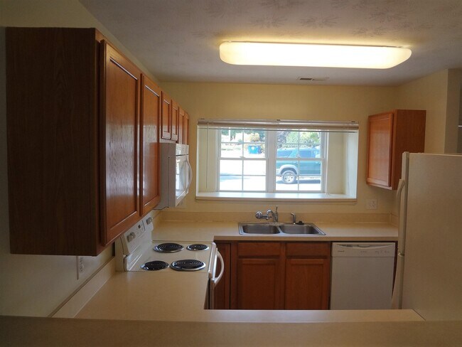 Foto del edificio - Spacious Townhouse with 2 Master Suites and Full Basement