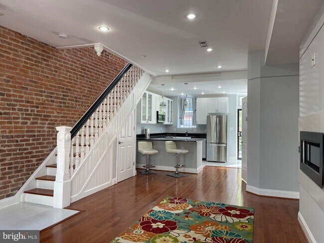Building Photo - 248 9th St NE