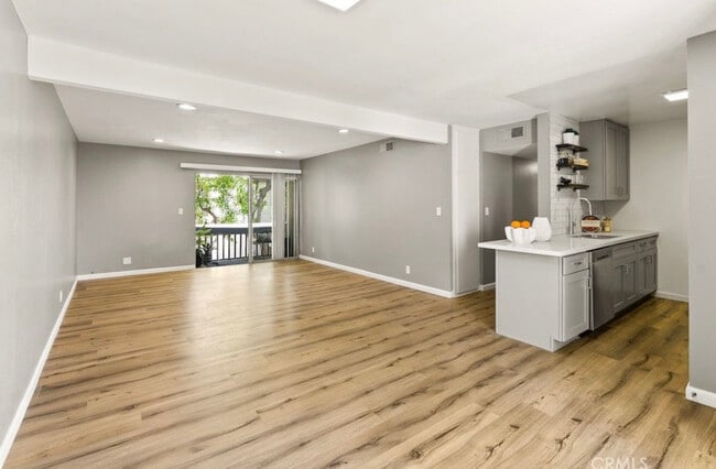 Foto del edificio - 18620 Hatteras St