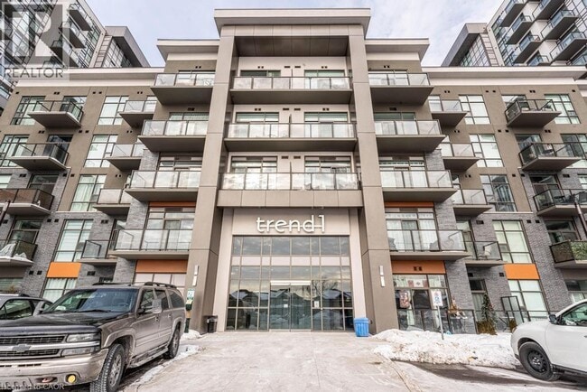 Building Photo - 450 Dundas St E