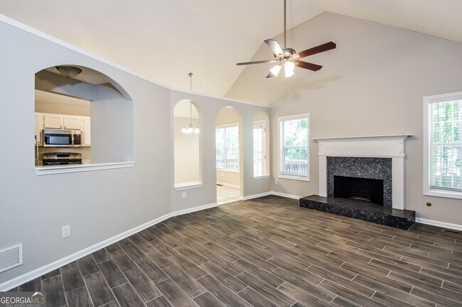 Foto del edificio - 136 Summer Creek Cove