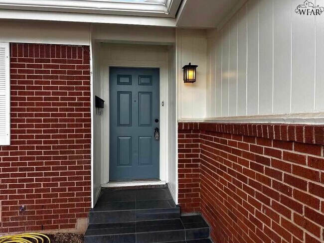 Foto del edificio - 4658 Briarwood Dr