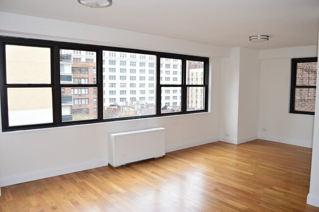 Building Photo - 145 E 16th St