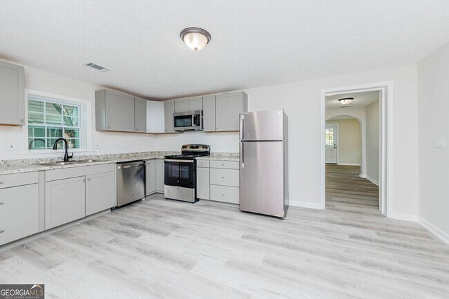 Foto del edificio - 3584 Log Cabin Dr