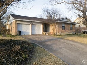 Building Photo - 738 Hawthorne Ln