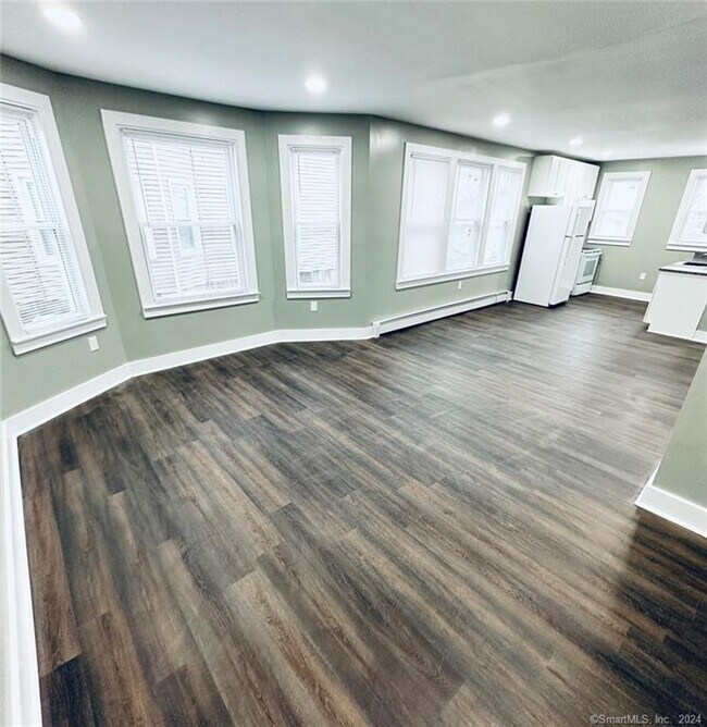 Foto del edificio - 38 Newfield Ave