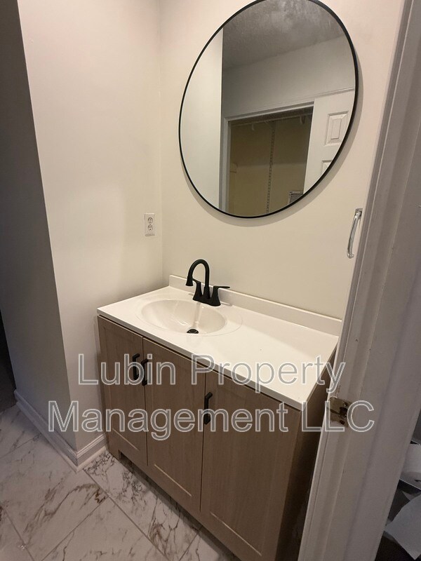 Foto del edificio - 72 N McLean Blvd