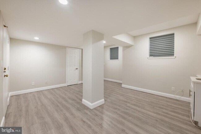 Foto del edificio - 3888 Porter St NW