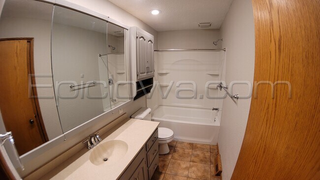 Foto del edificio - 1335 Eisenhower Rd