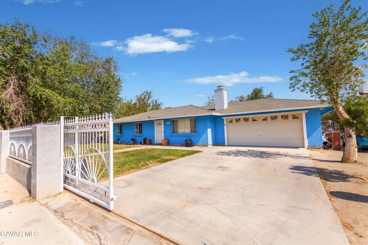 Foto principal - 10655 E Ave R 6
