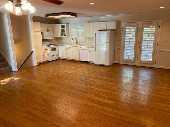 Building Photo - 1304 Lennox Pl
