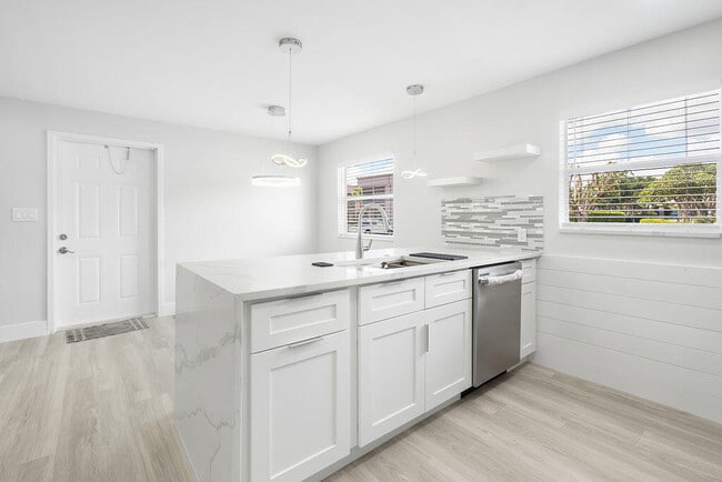 Building Photo - 385 Flanders I