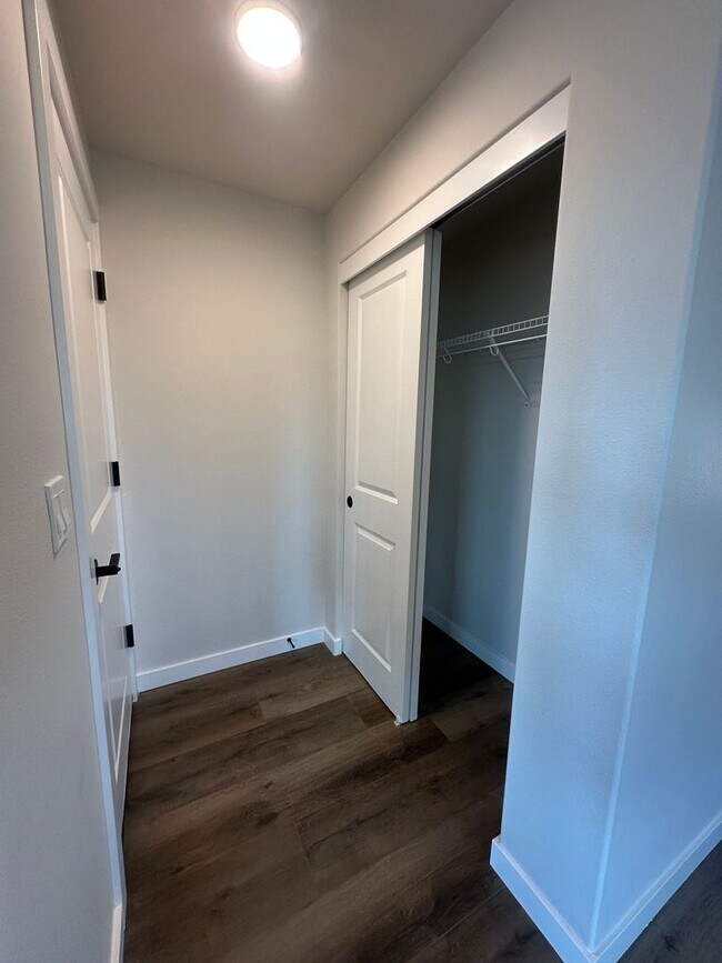 Foto del edificio - Brand New 2 Bedroom Duplex in SW Redmond
