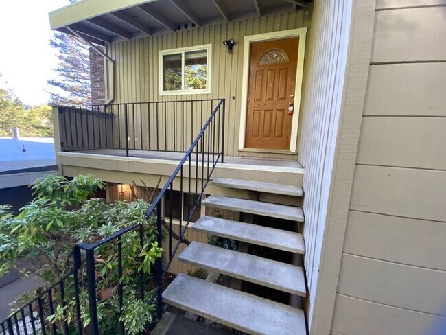 Building Photo - 957 Happy Valley Ct
