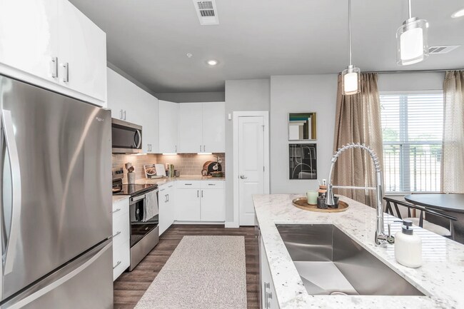 Foto del edificio - 2 Bed for $1,845 + 2 Months Free & $500 Lo...