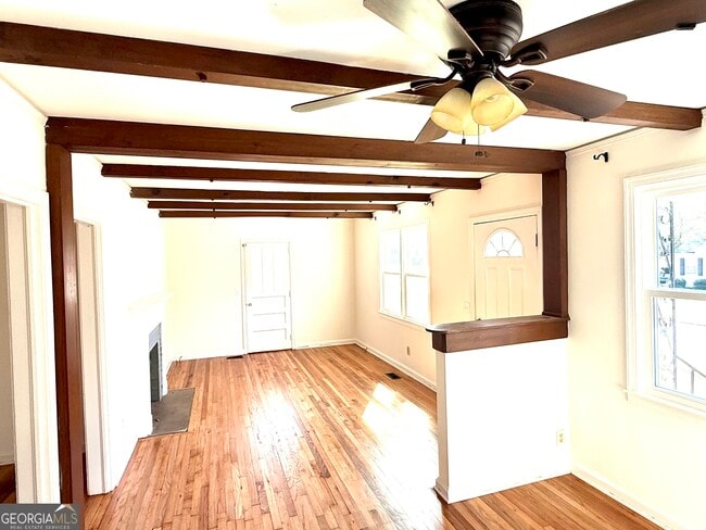 Building Photo - 110 Elm Dr