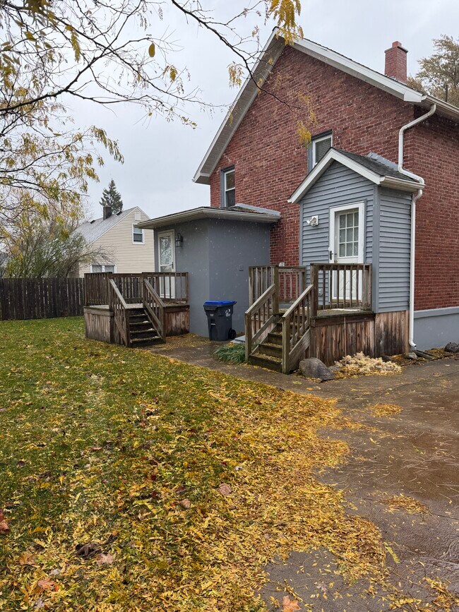 Foto del edificio - 3062 Laird Ave