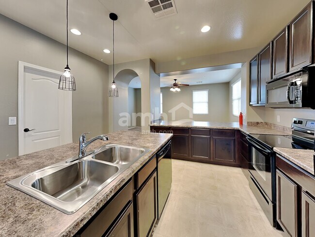 Foto del edificio - 889 S Storment Ln