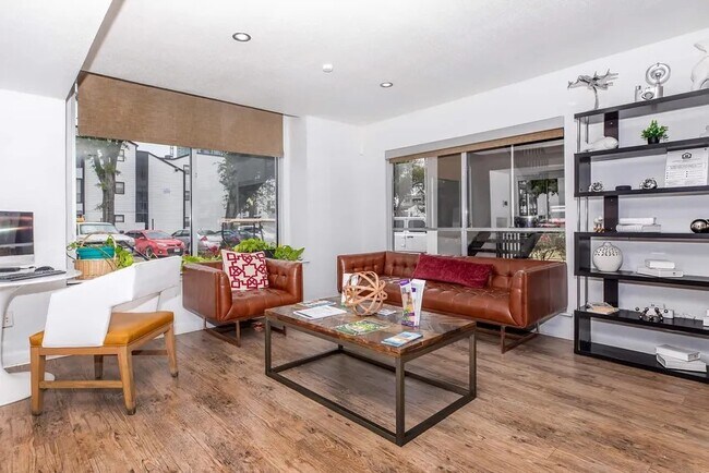 Foto del edificio - 4400 Memorial Dr