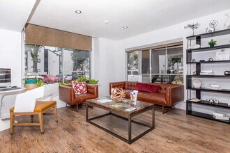 Building Photo - 4400 Memorial Dr