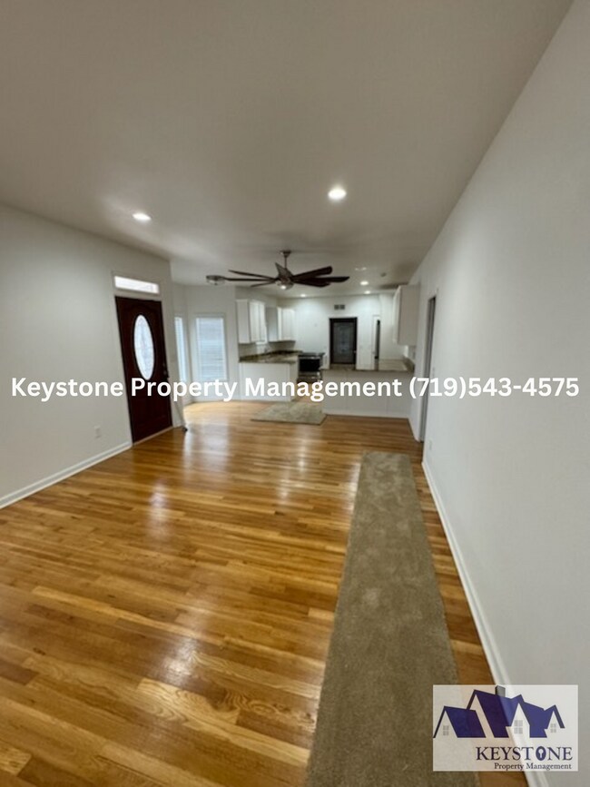 Building Photo - Remodeled to Perfection! 2 Bedroom/2 Bathr...