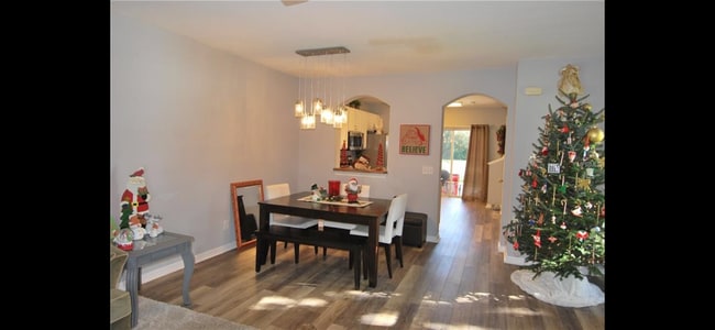 Foto del edificio - 5826 Fishhawk Ridge Dr