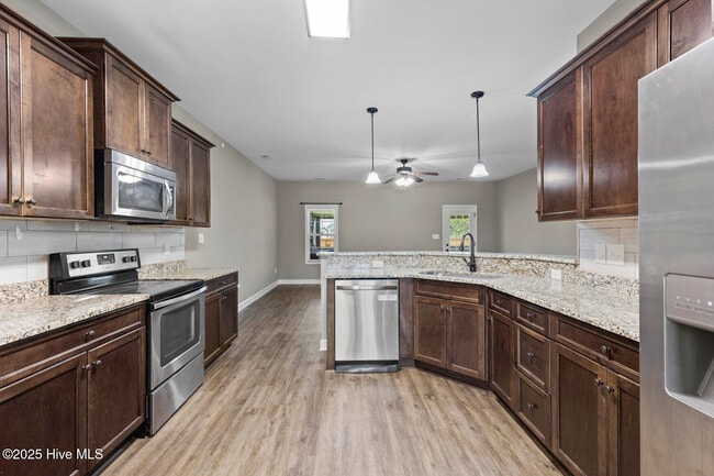 Building Photo - 402 Kinroff Dr