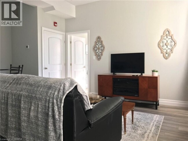 Photo du bâtiment - 98 Lorne Crescent