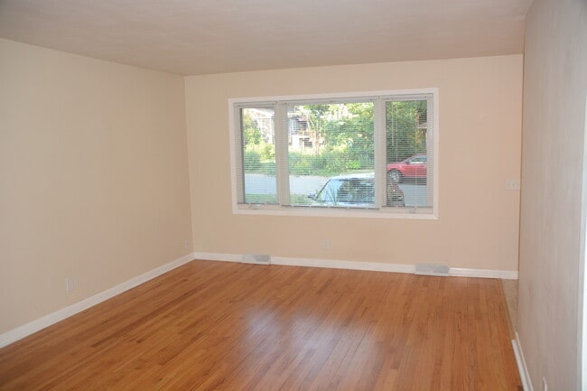 Building Photo - 1322 Crowley Ave