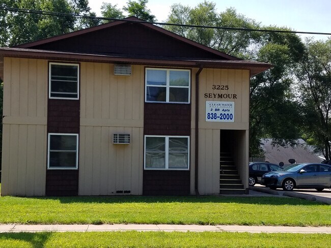 Building Photo - 3225 Seymour Rd