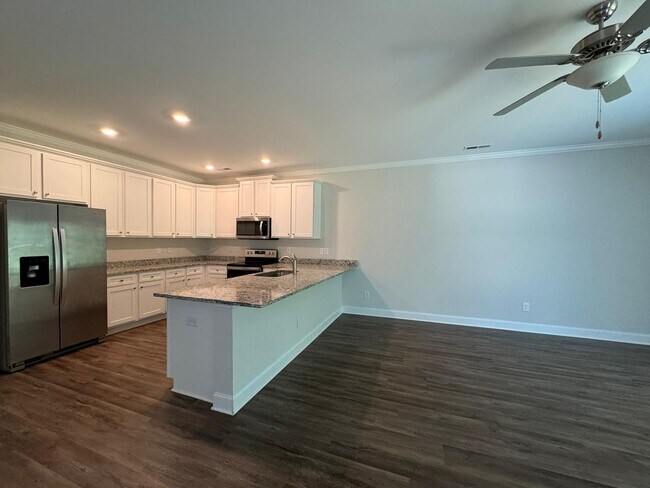 Building Photo - Spacious two-story townhome with 3 bedroom...