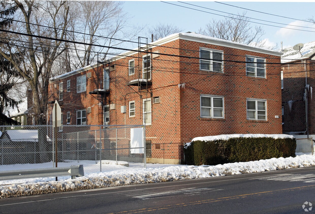 Primary Photo - 869 Forest Ave