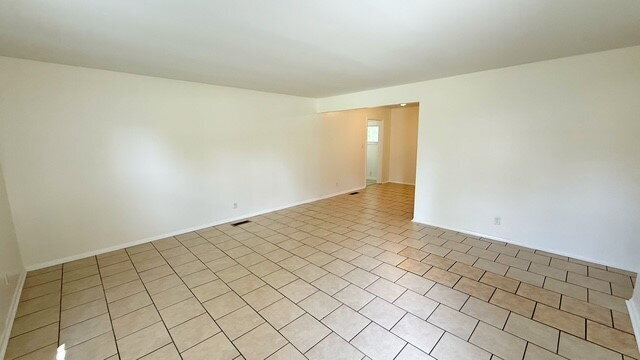 Building Photo - EAST SIDE 3 BEDROOM RANCH HOME AVAILABLE NOW!