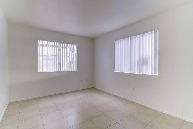 Foto del edificio - Rebecca Raiter Avenue #101, Las Vegas, NV ...