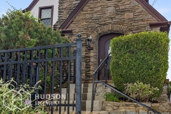 Building Photo - NOW AVAILABLE!  - 2507 Indian Mound Avenue...