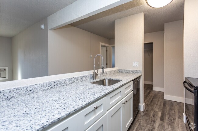 2BR, 1BA - 841SF - Sedona Ridge Apartments