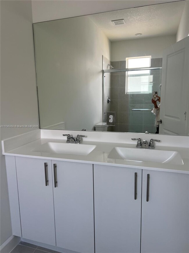 Foto del edificio - 1164 NW 1st St